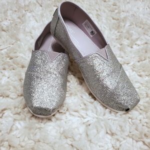 Girls TOMS silver Glitter Size 2